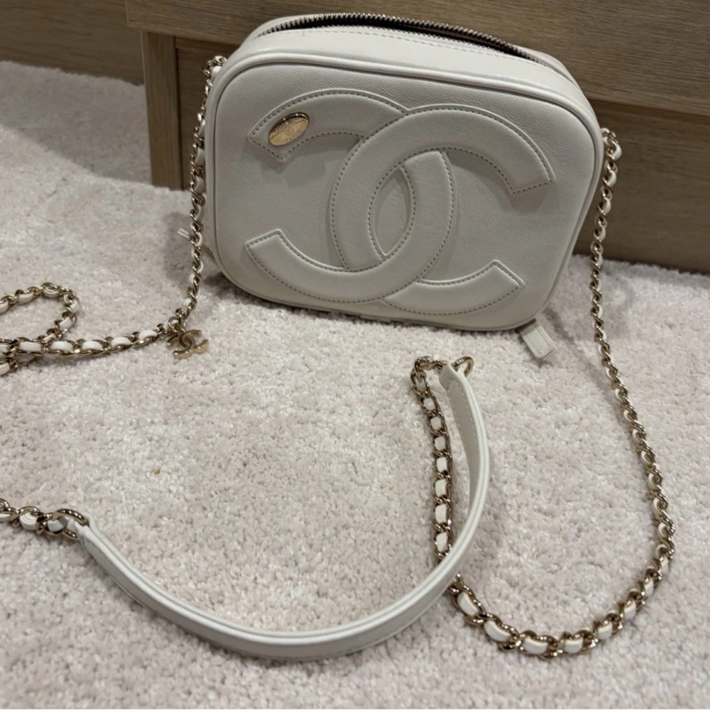 CHANEL White Lambskin CC Mania Camera Bag - Picture 3 of 9